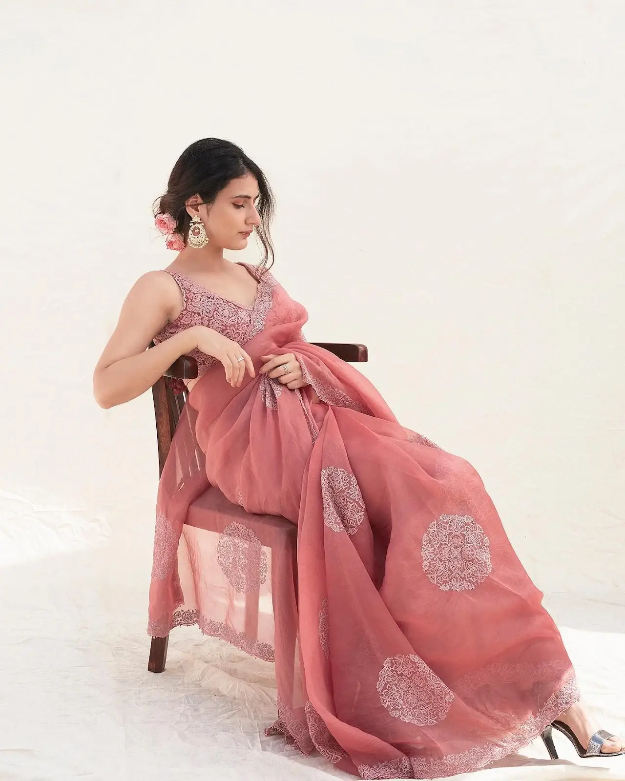 Fatima Sana Shaikh In Sleeveless Pink Saree